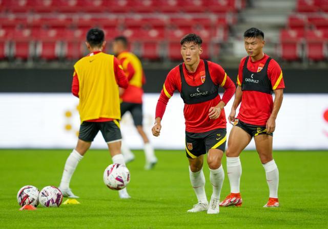 v体育官网-国足业务课剖析如何逼抢日本 朱辰杰获主帅力挺