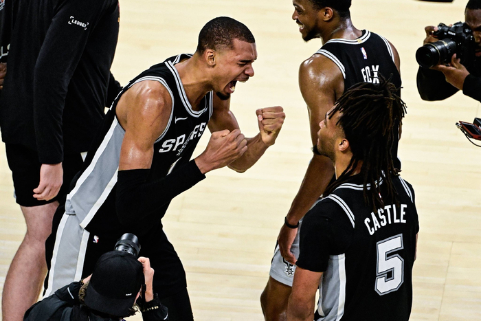 v体育-NBA最年轻阵容,拥有最年轻且最强的三巨头,他们能否开创王朝?|马刺|霍姆格伦|文班亚马|卡斯尔|福克斯_新浪体育_新浪新闻